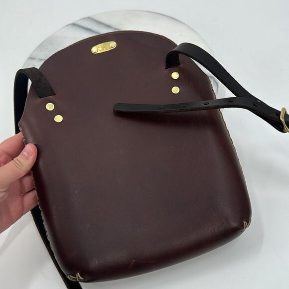 Under the tree Brown leather minimalist crossbody bag - Picture 6 of 9